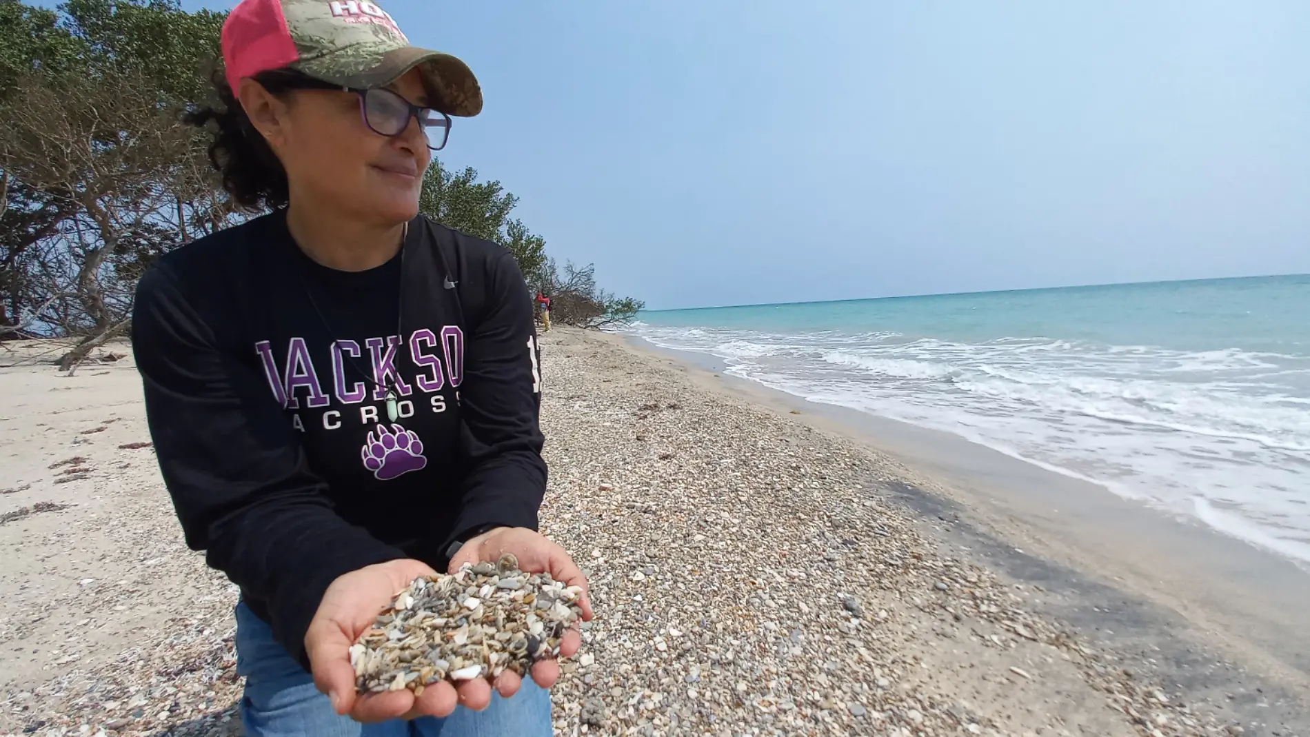 Diana Vázquez, oceanóloga habló de la pérdida de la fauna y flora en las marismas de Altamira debido a la erosión del cordón litoral